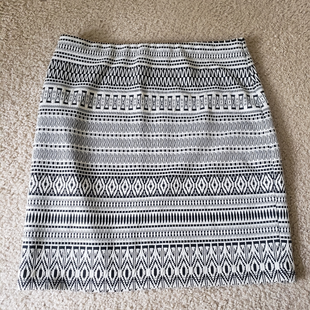Black and white skirt - Aztec pattern- Xhilaration